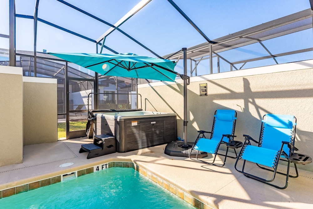 Private Disney Oasis With Pool Hot Tub Ps5 and Modern Amenities