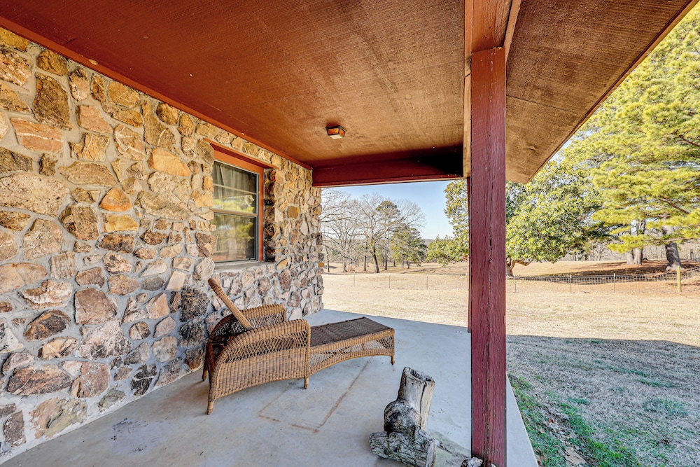 4 Mi to Lake Access: Pet-friendly Home in Bismarck