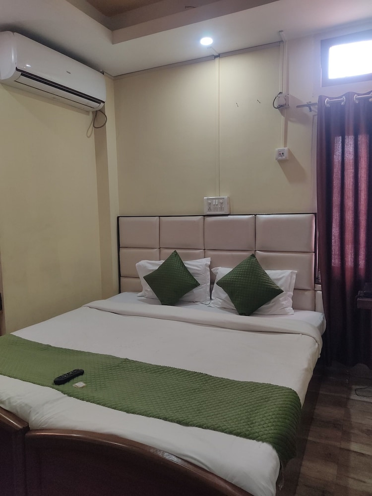 Holiday Inn Guest House