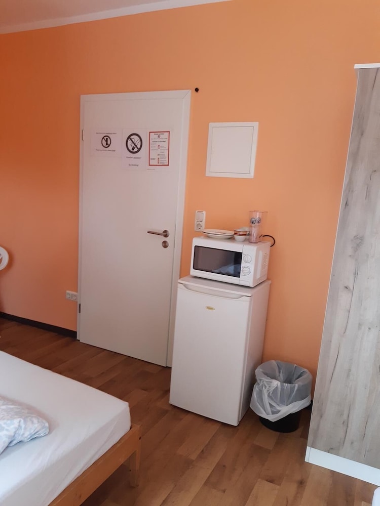 2-Rent Group Hostel Rooms&Apartments TUB19A