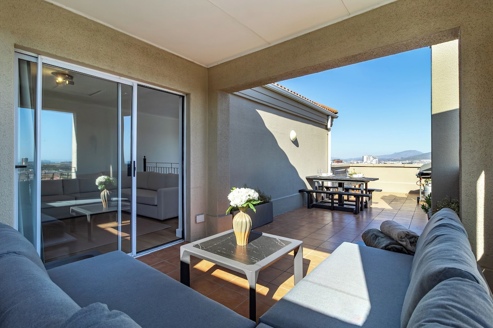 2 Bedroom, Mountain View Penthouse, Century City