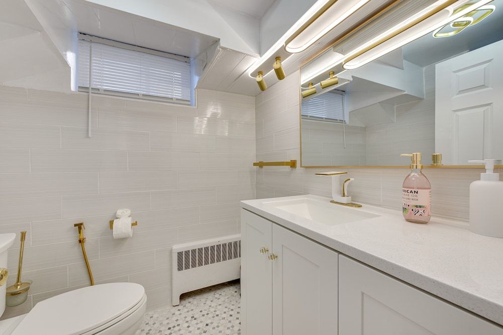 1 Mi to Downtown: Salem Vacation Rental!
