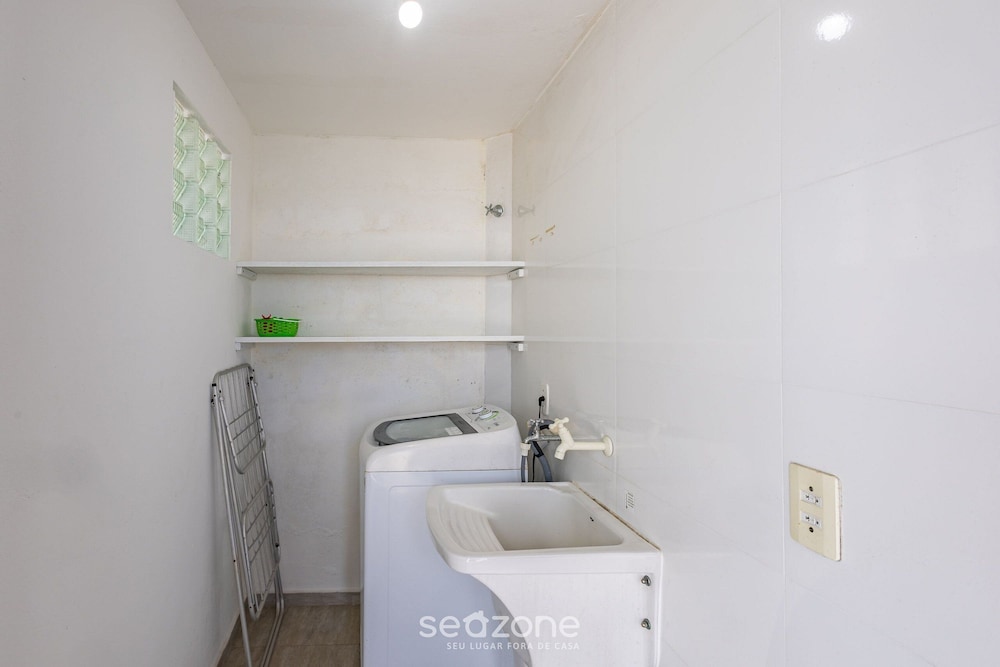 3BR Beachfront House w/ BBQ Apc2200