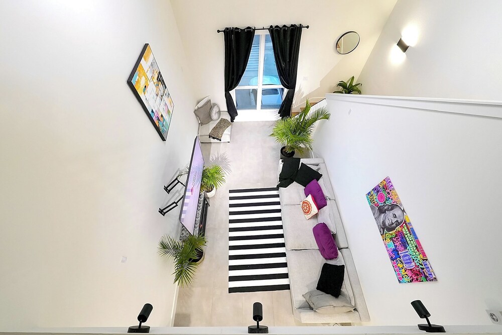 3 Mi to Dtwn: Modern Townhome w/ Yard in Houston