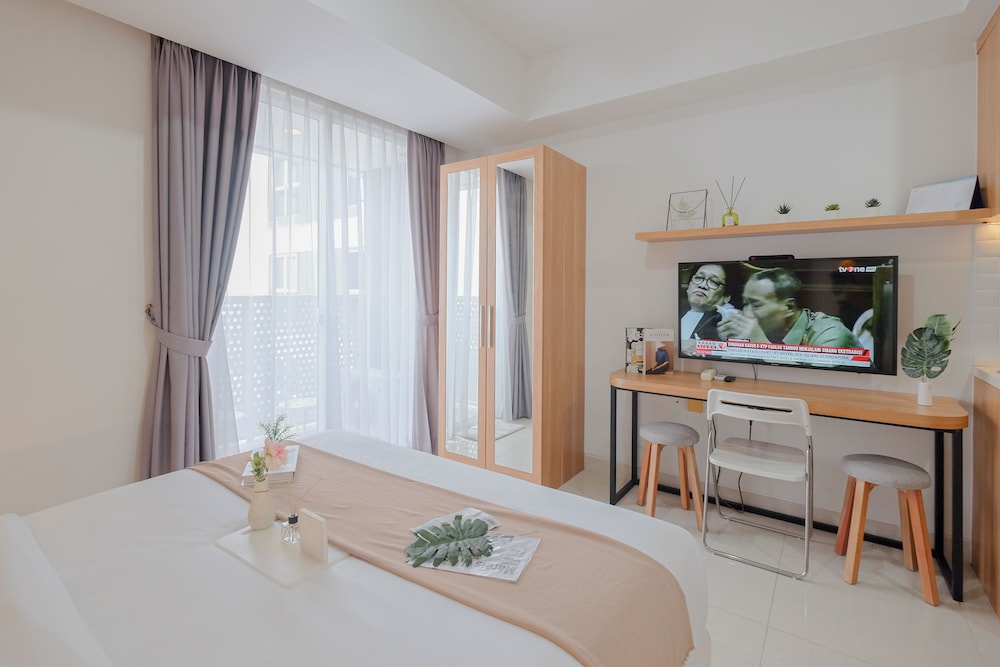 Cozy And Minimalist Studio At West Vista Apartment