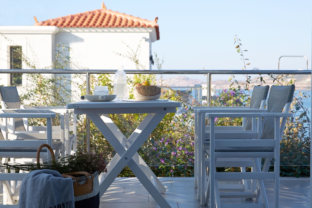 Eleia Seafront Rooms & Villas photo 2