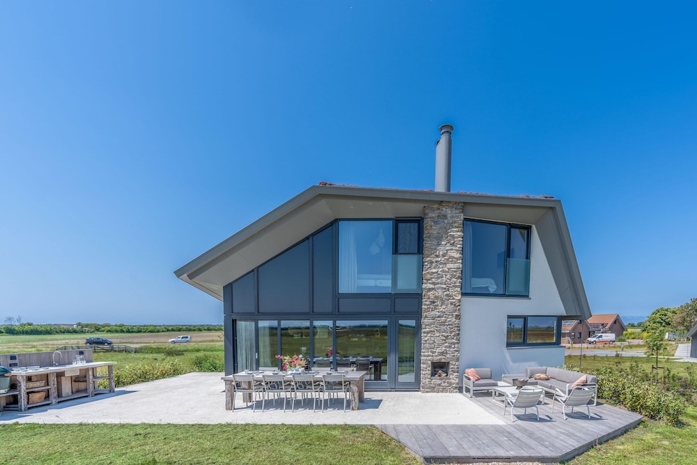 Modern, Luxurious and Sustainable Nature Villa