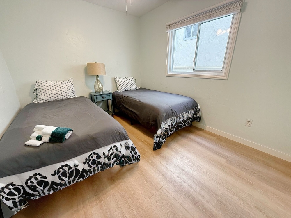 Charming 2BR Ocean Beach