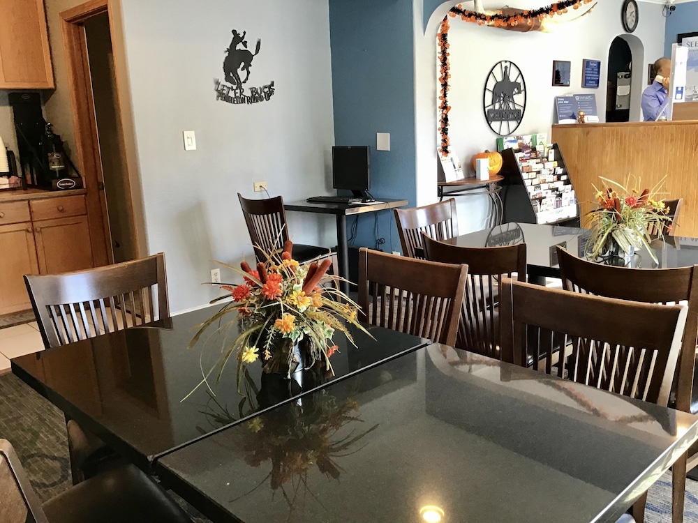 Pendleton Vacations - Travelodge by Wyndham Pendleton OR - Property Image 2