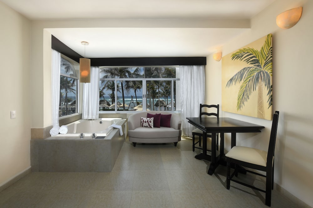 Hidden Beach Resort Au Naturel Adults Only, Catamarán, Cenote, All & More Inclusive