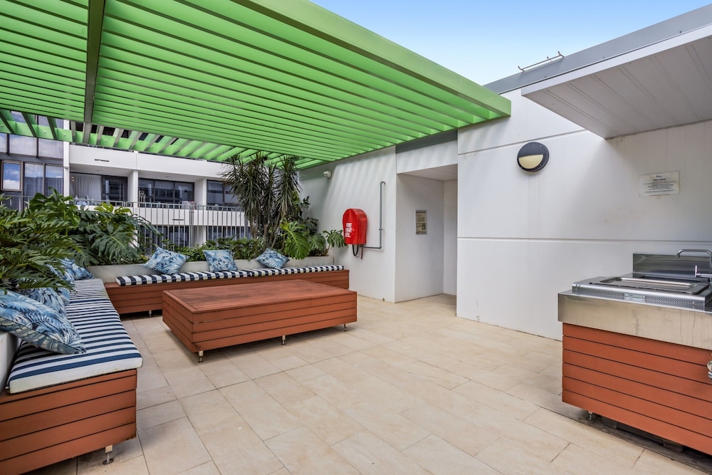 Stellar Location With Parking, Pool & Gym Access