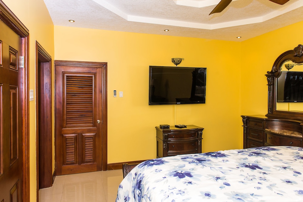 Kingston Luxury Family Retreat view 3