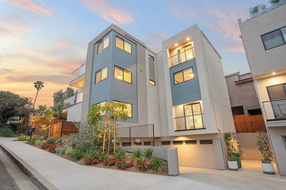 Point View Luxe by Avantstay 5BR Coastal Stay w/ En-suites & Kitchen