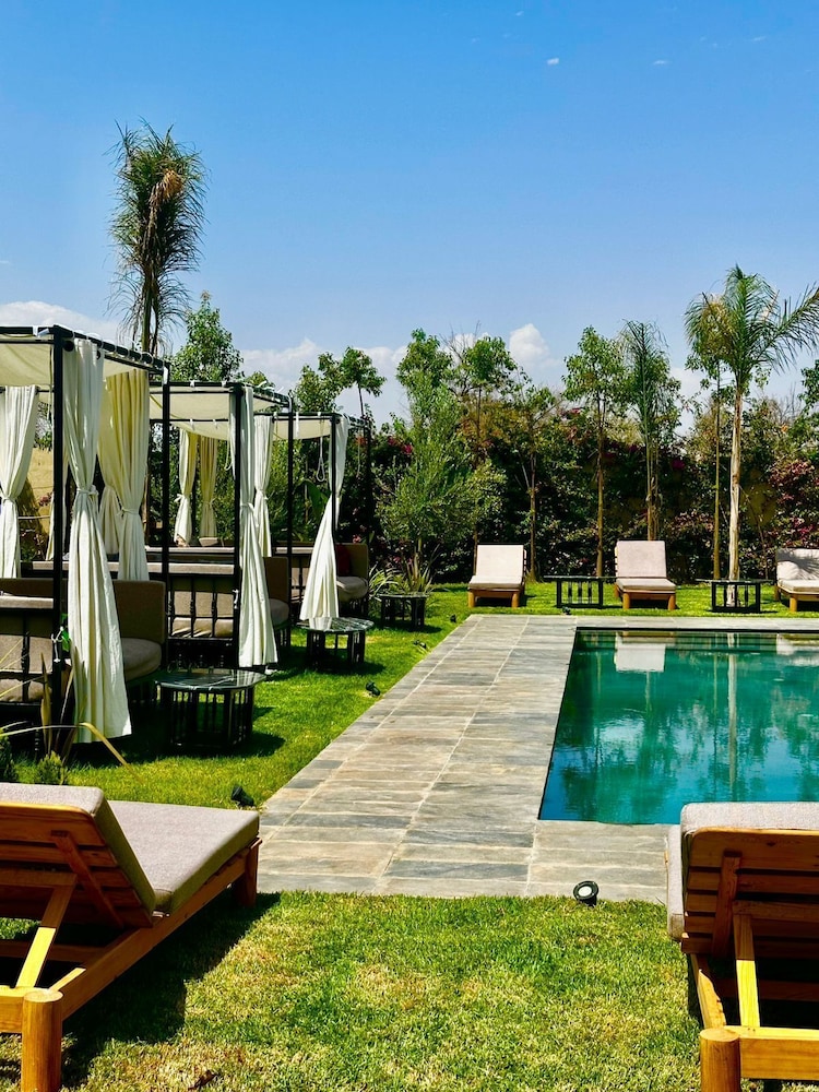 VILLA HASARD