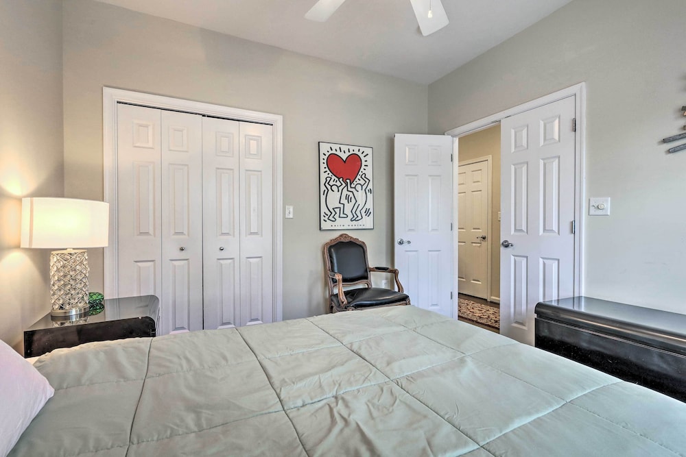 2 Mi to Ocean: Rehoboth Beach Townhome w/ Grill!