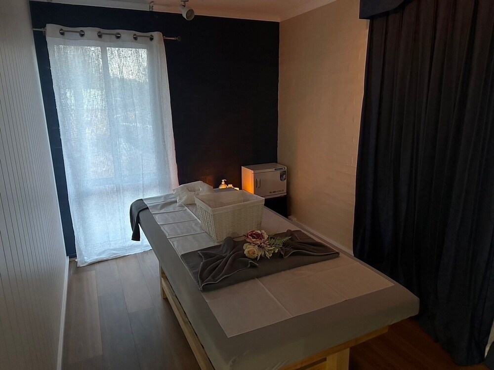 Mollymook Shored Hotel