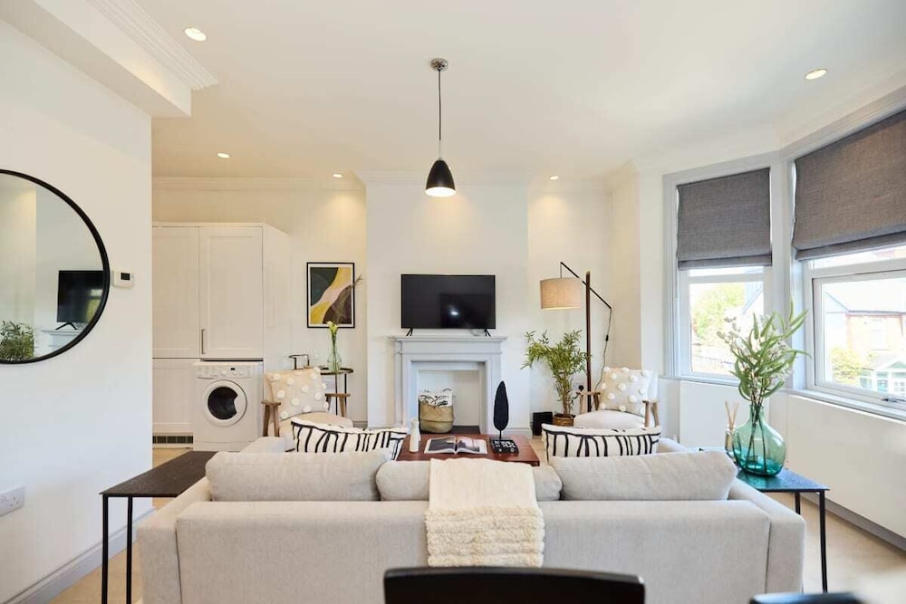 The Leghorn Quarters - Modern 3bdr With Balcony