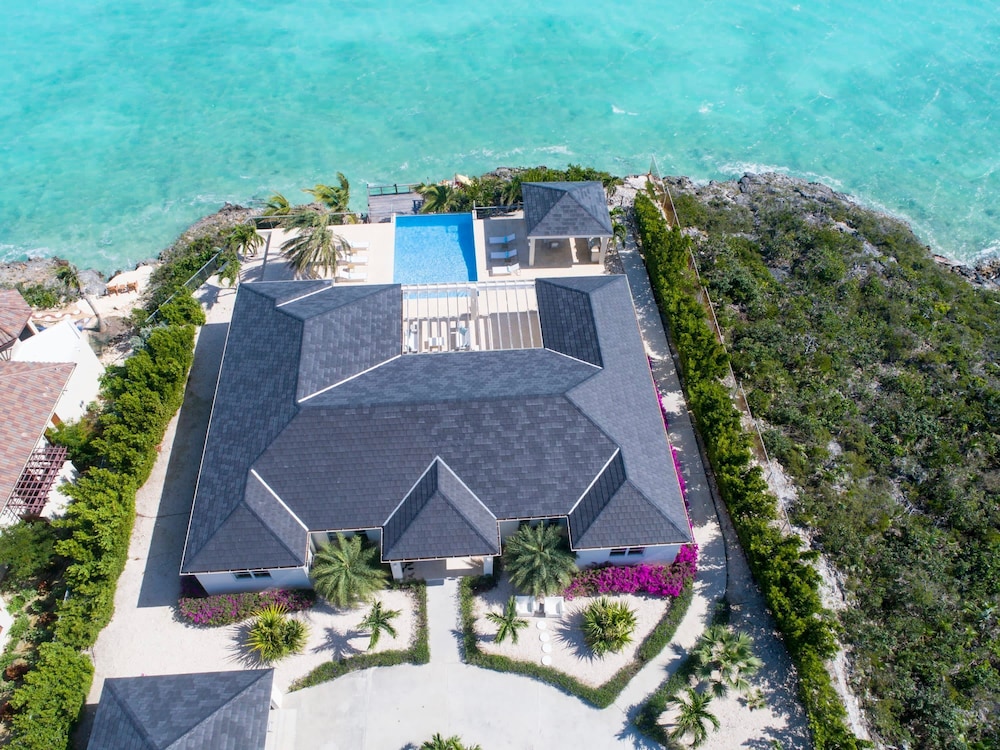 5 BR Waterfront Villa On Chalk Sound Blue Water