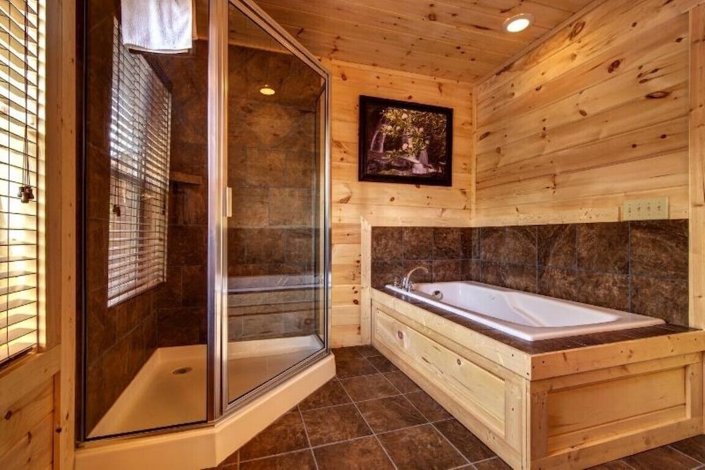 Rocky Top Lodge - 9 Bedrooms, 8 Baths, Sleeps 40 Home by Redawning