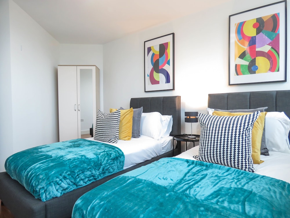 Tudors eSuites Birmingham City Centre Apartments near Gas Street Basin view 5
