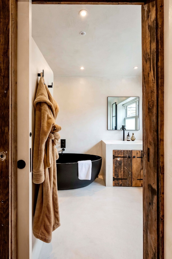 Long Term Stay- Notting Hill by Out of Office Lifestyle