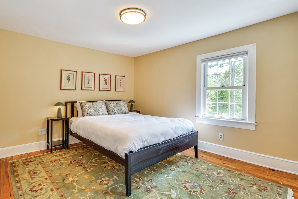 Mtn Views, Deck, Porches & Patio: Asheville Escape