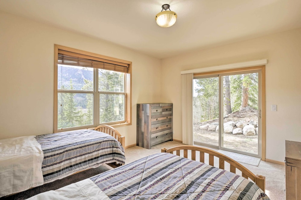 Alma Home ~ 20 Mi to Breckenridge: Mtn Views! view 2