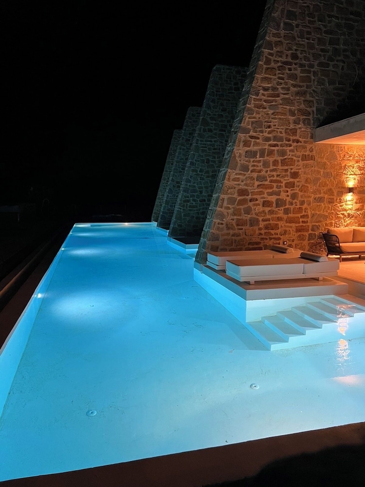 Gialova Hills 8