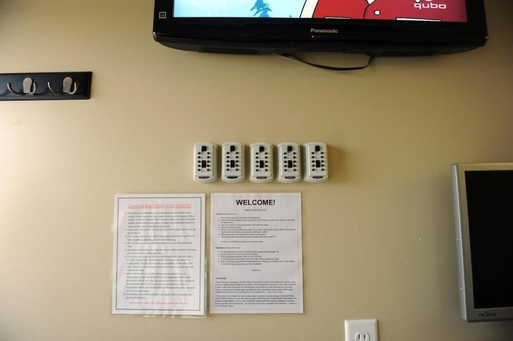 Camelot Inn at Honeyville - Property Image 17