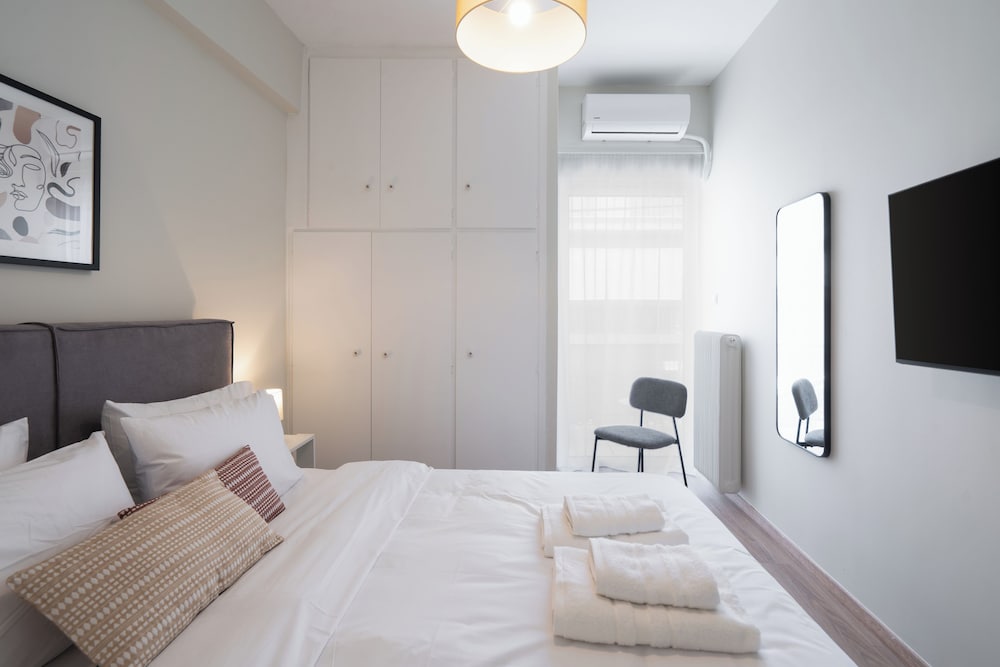 Classic Apartment in Piraeus, walk to Zeas Marina