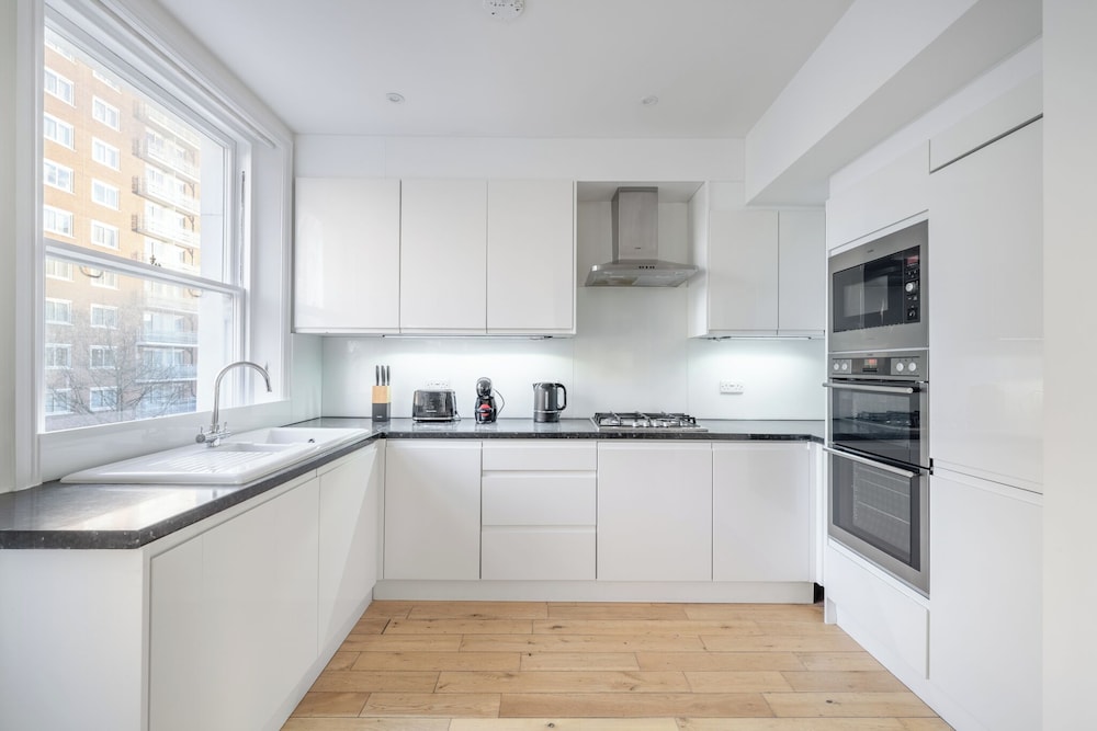 Hyde Park 3BR Retreat by Marble Arch