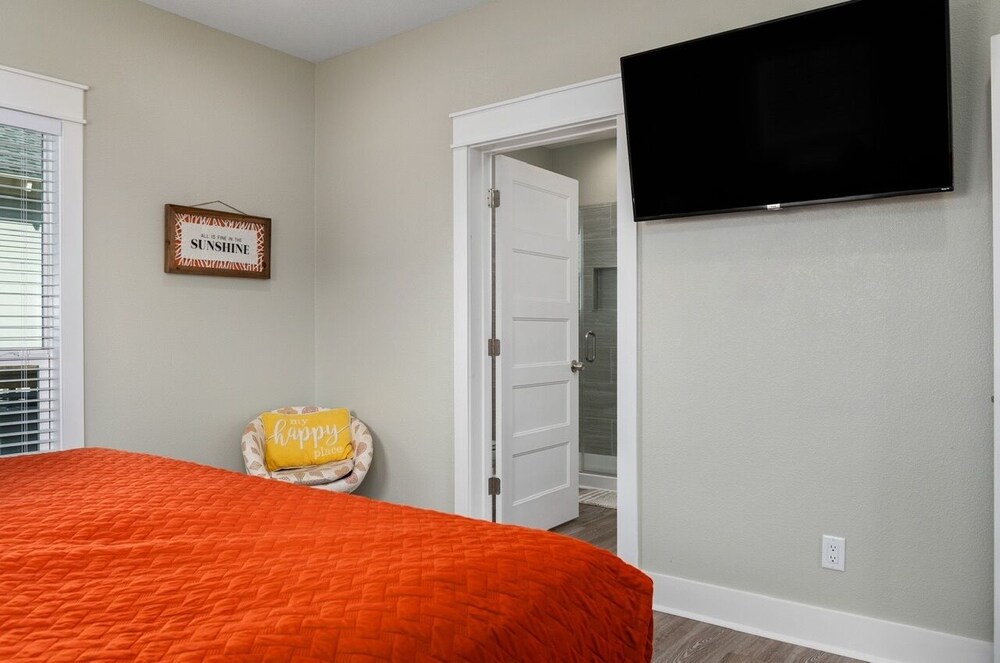 Blue Crab Cabana 3 Bedroom Home by RedAwning view 2