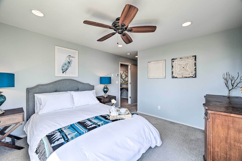 Canal & Mtn Views: Pet-friendly Seattle Retreat view 2
