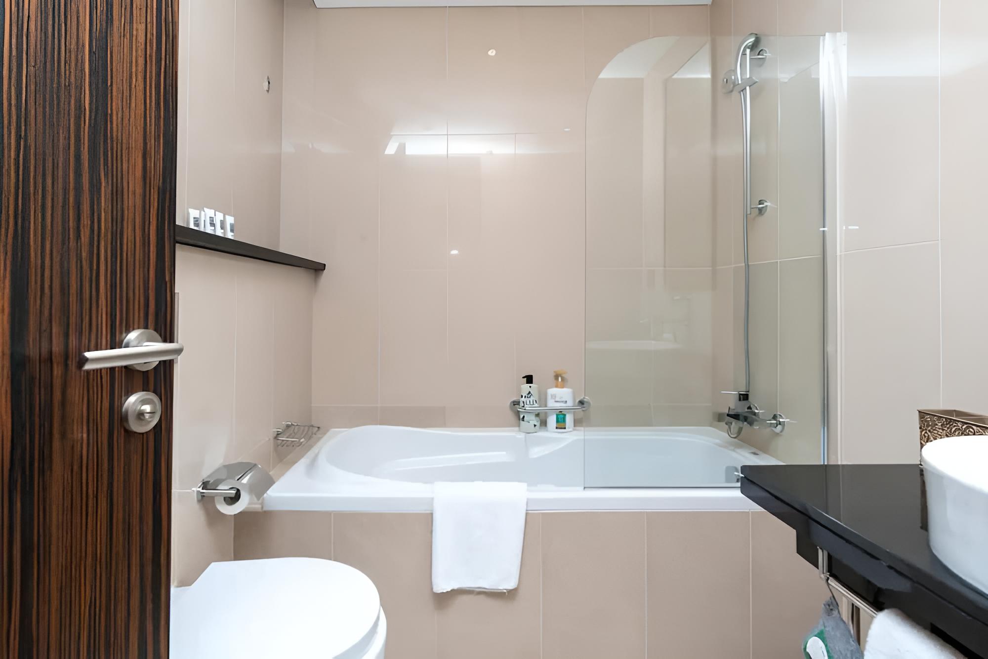 Cozy 2bdr in Jumeirah Lakes Towers