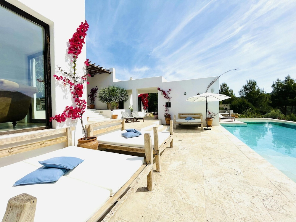 Countryside Villa With Pool