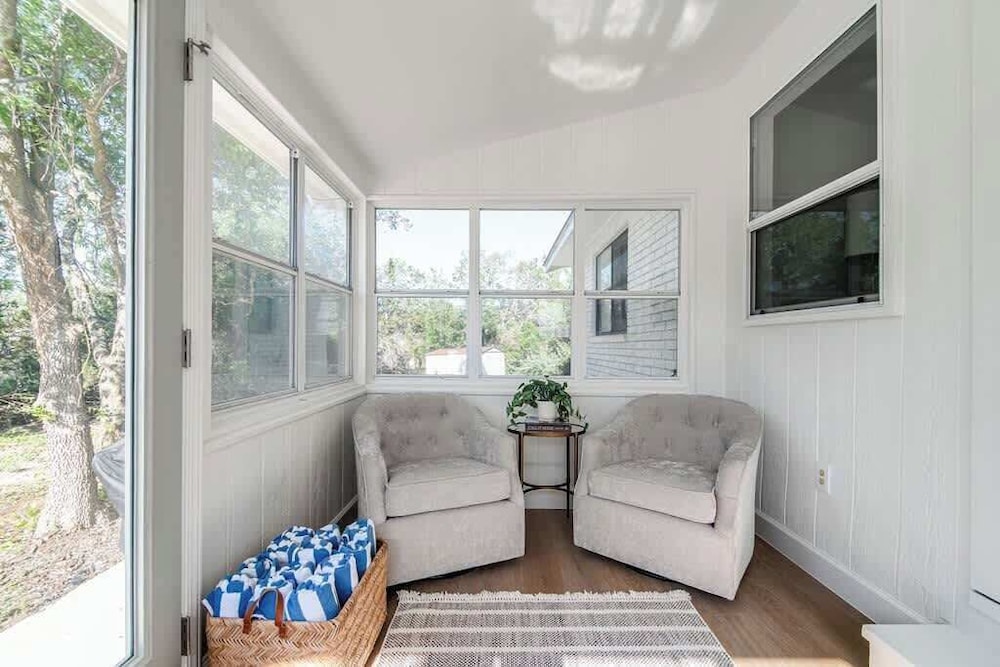 Luxe Poolside Retreat W/sauna-minutes From Downtown!
