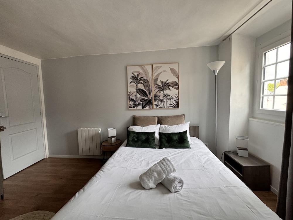 Villa in Le Mans Near Plantagenet City