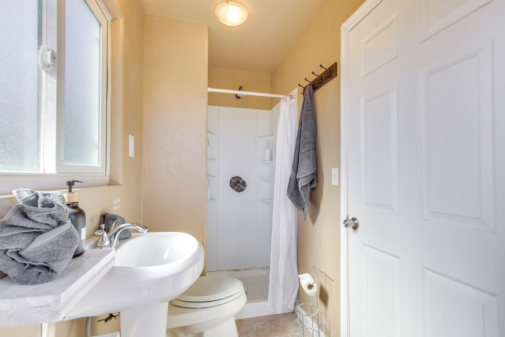 Lake & Mountain Views: Cozy California Stay