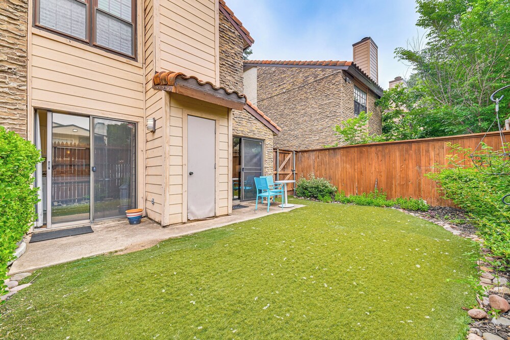 Cozy 2-story Condo Near Galleria in North Dallas!