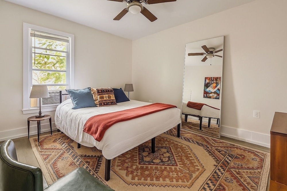 Detroit 6BR House Wifi, Parking, Pet Friendly