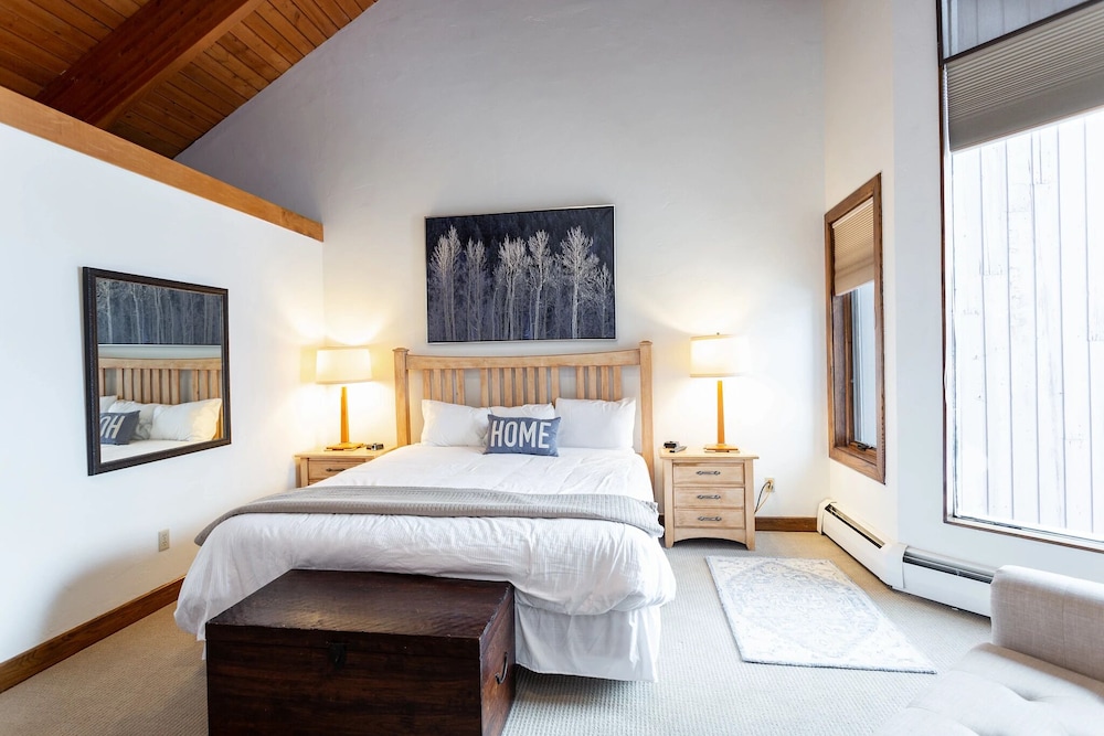 Pinnacle at Deer Valley Resort - Four Bedroom Condo with Hot Tub #1263 4 Condo