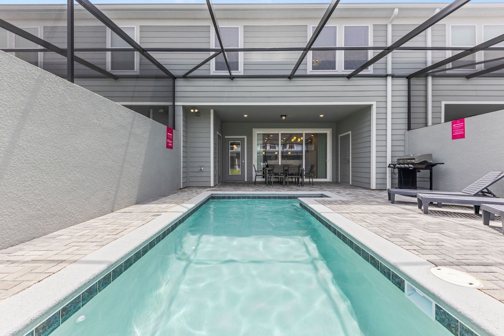 1287 Blue Paradise Way