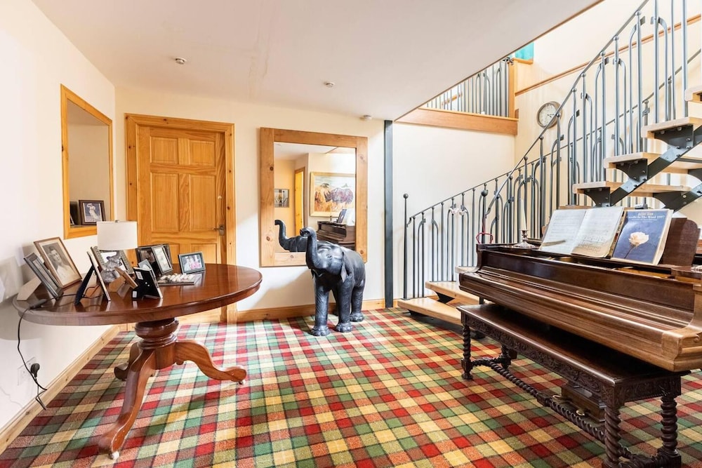 Stunning Luxury Duplex With Hot Tub and Aircon view 3