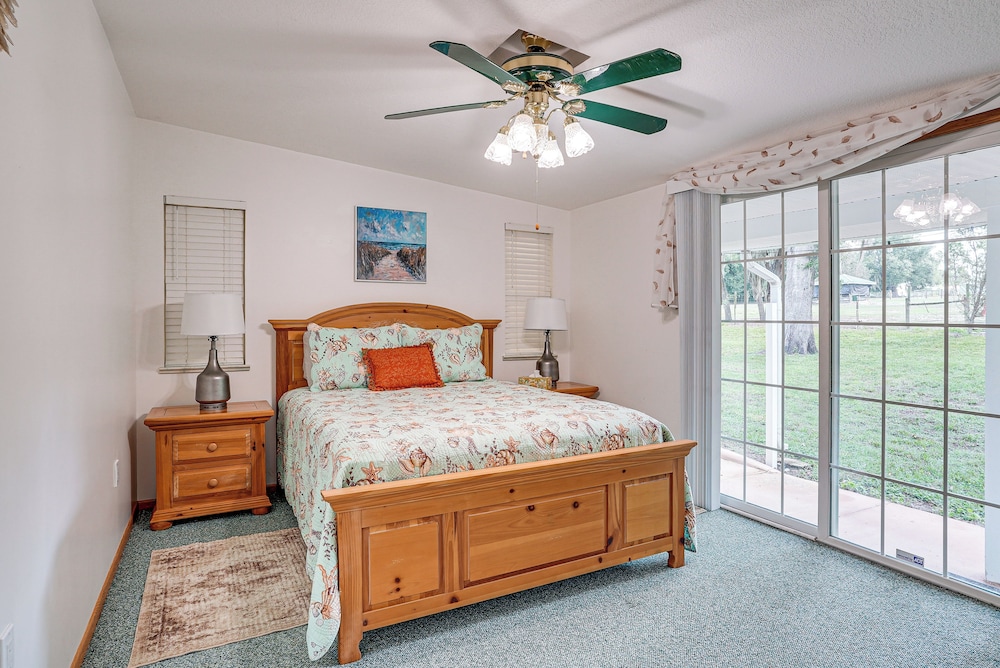 Pet the Sheep! Rural & Spacious Polk City Retreat