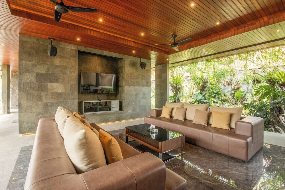 Exquisite 5BR Villa: Premier Luxury in Seminyak