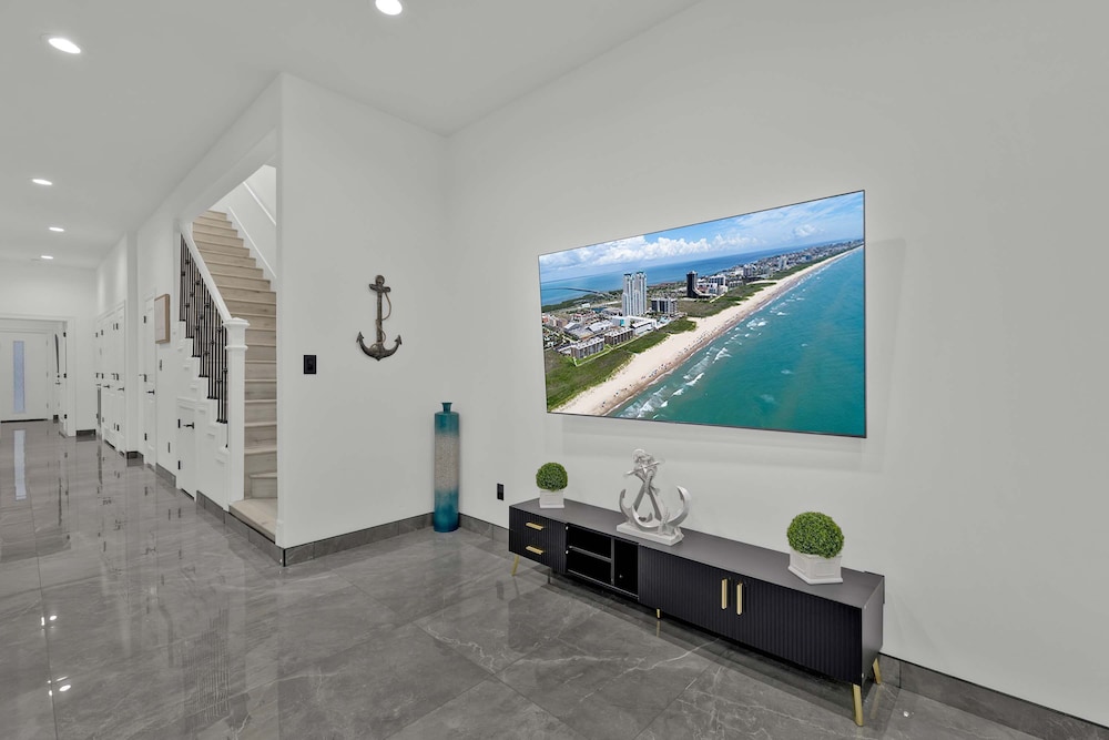 Immaculate Townhouse w Pool Balcony South Padre