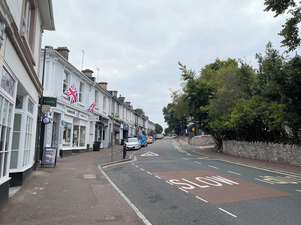 1 Ilsham Cottages