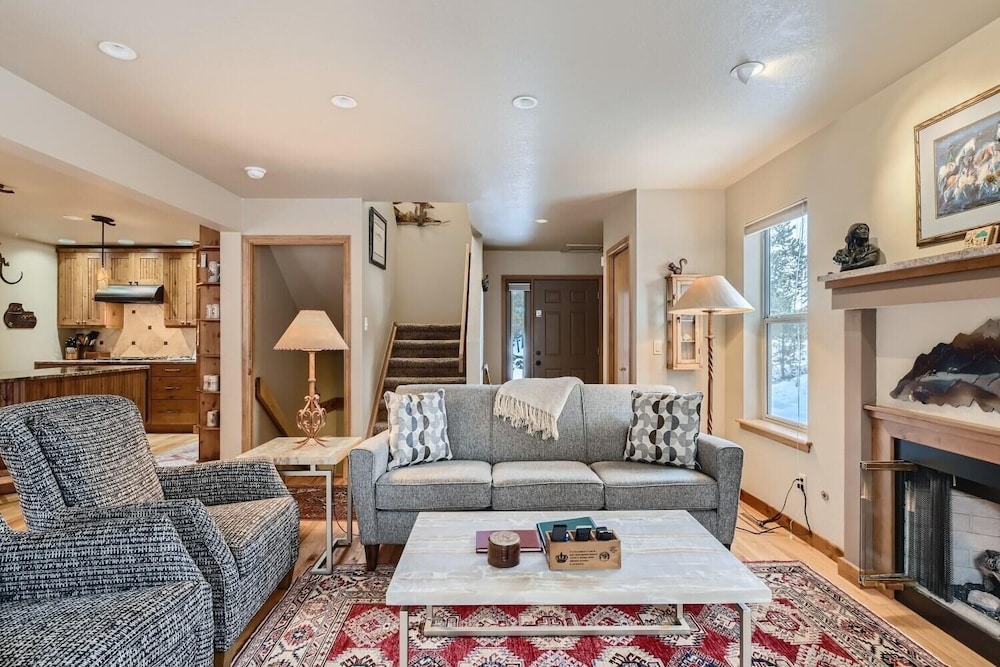 Gold Dust 660a 3 Bedroom Townhouse by RedAwning