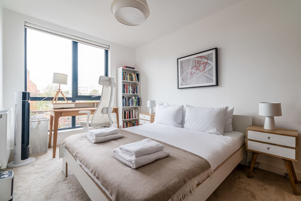 Modern Brixton Jewel Apartment