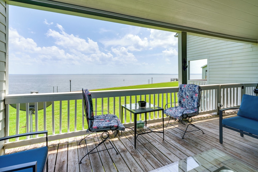 Boat & Fish: Gem w/ Water Views on Lake Livingston